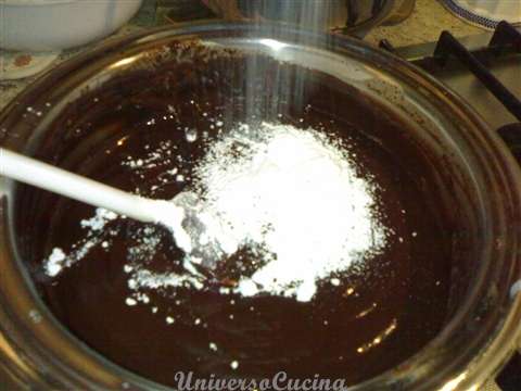 Setacciatura dello zucchero a velo