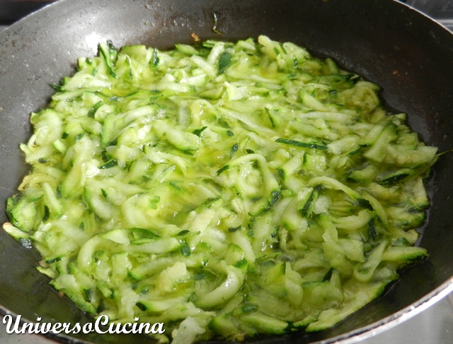 Saltare le zucchine lasciate da parte