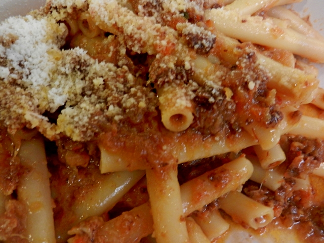 Primo piano degli ziti alla genovese