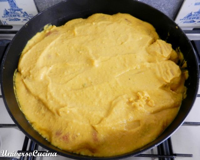 Coprire le polpette con la crema di zucca