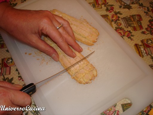 Tagliare a cubetti i savoiardi