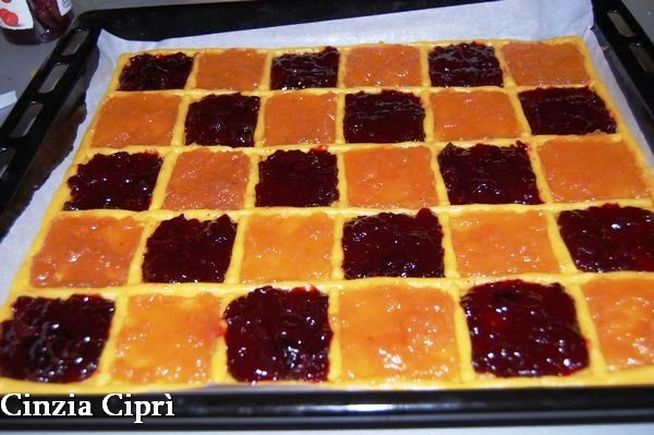 Alternare la marmellata per colore