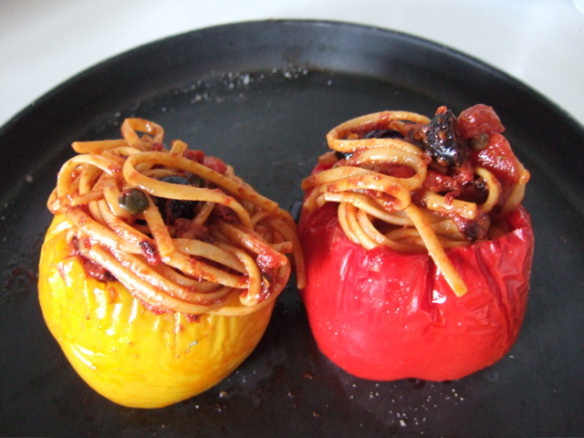 I peperoni ripieni dopo la cottura in forno